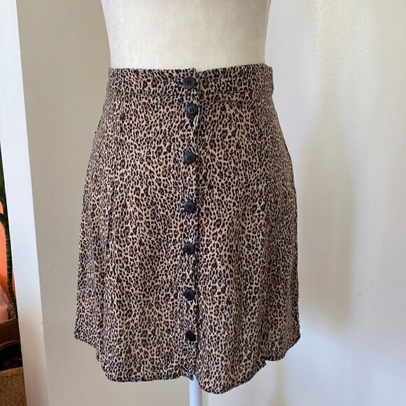 ASOS DESIGN button front mini skirt in leopard print Size 4 - Picture 4 of 10